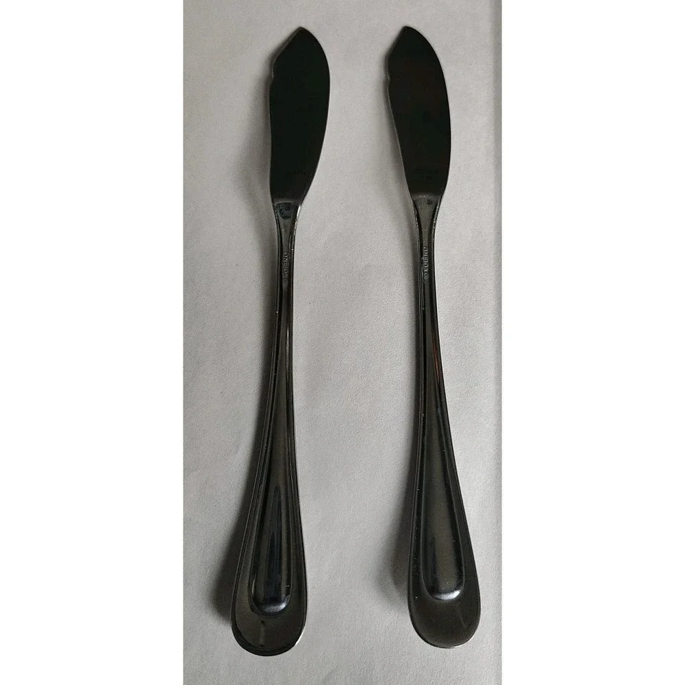 Oneida Sand Dune Satin Stainless Serving Butter Knife 2 Knives Vietnam 9-11 9-10